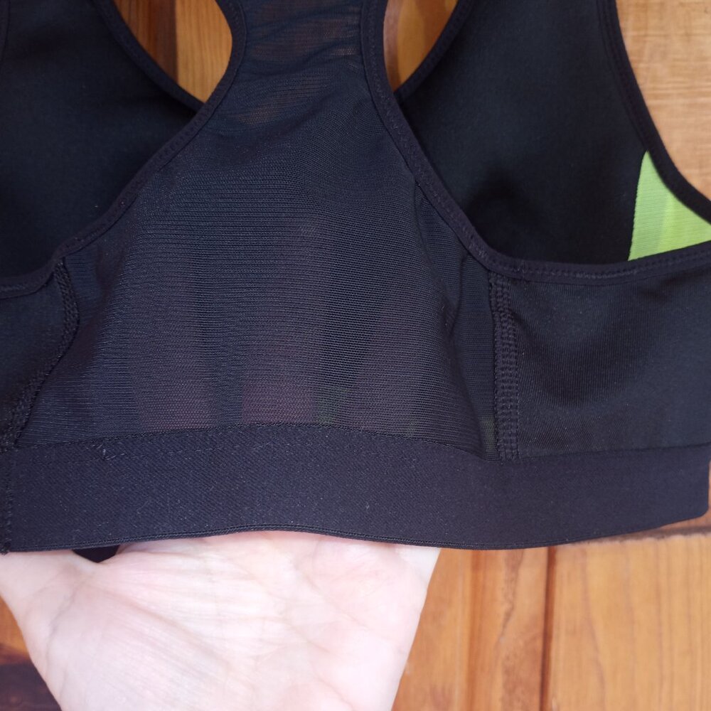 Classic black Nike sports bra - Picture 11 of 11